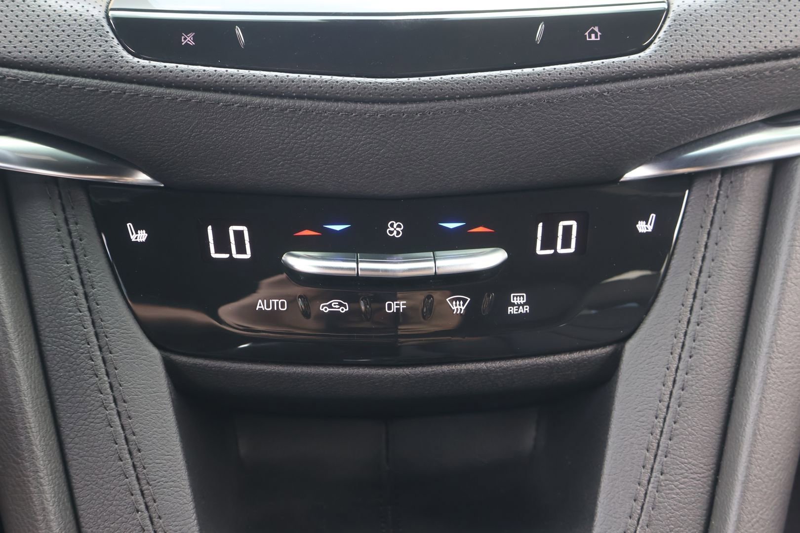 Certified 2023 Cadillac XT6 Luxury FWD image 24