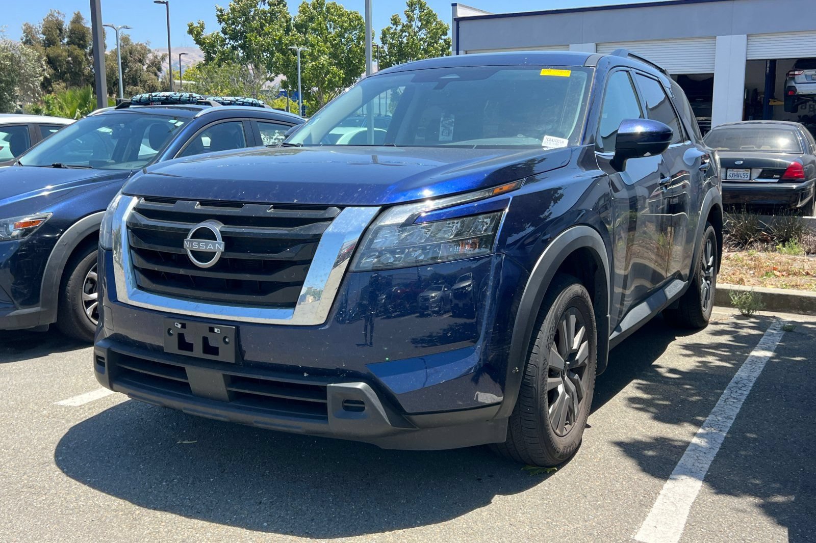 Certified 2024 Nissan Pathfinder SV FWD image 2