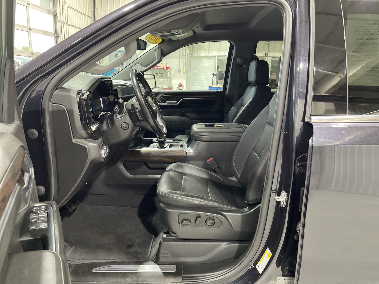 Used 2023 GMC Sierra 1500 SLT w/ SLT Premium Package AWD/4WD image 2