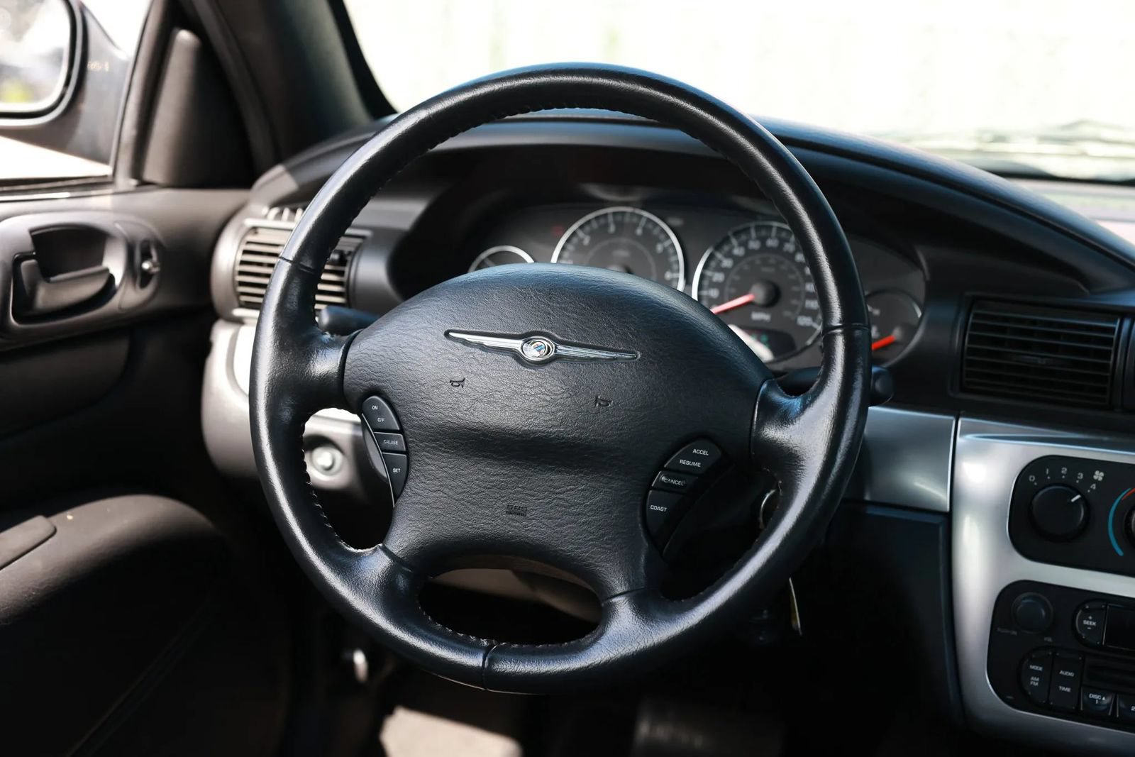 Used 2006 Chrysler Sebring Touring FWD image 30