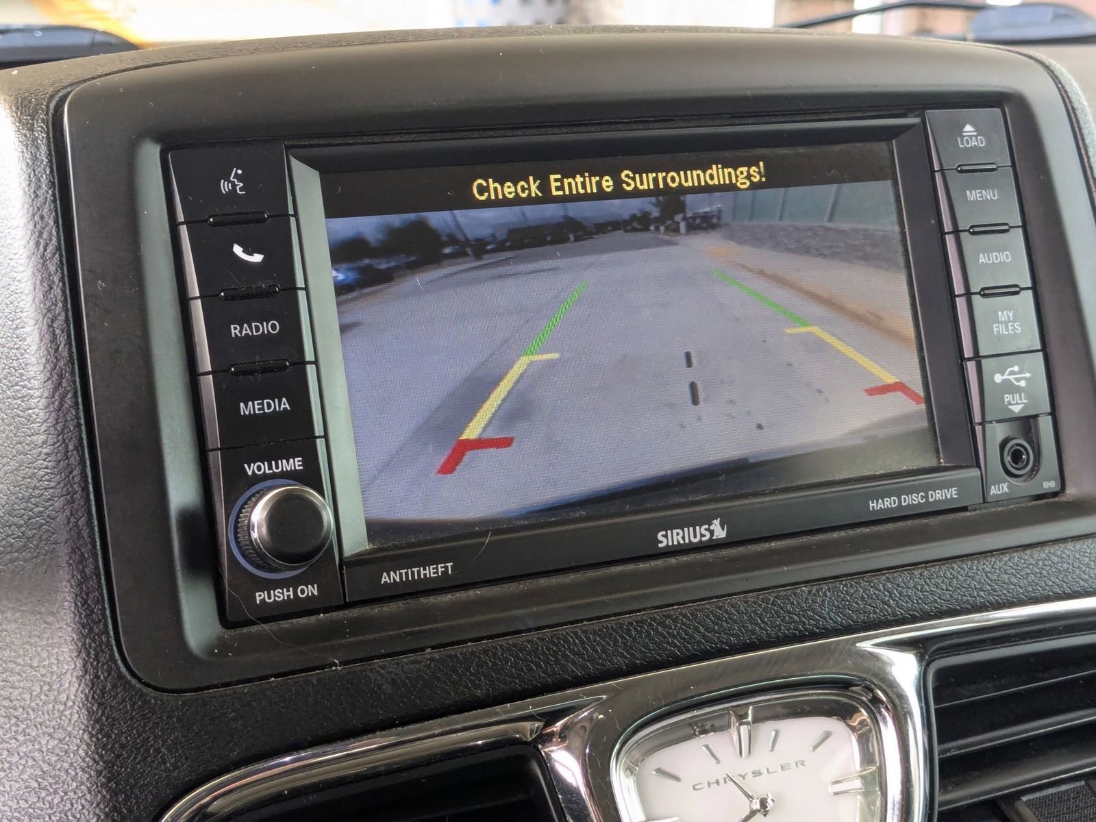 Used 2014 Chrysler Town & Country Touring-L w/ Driver Convenience Group FWD image 19