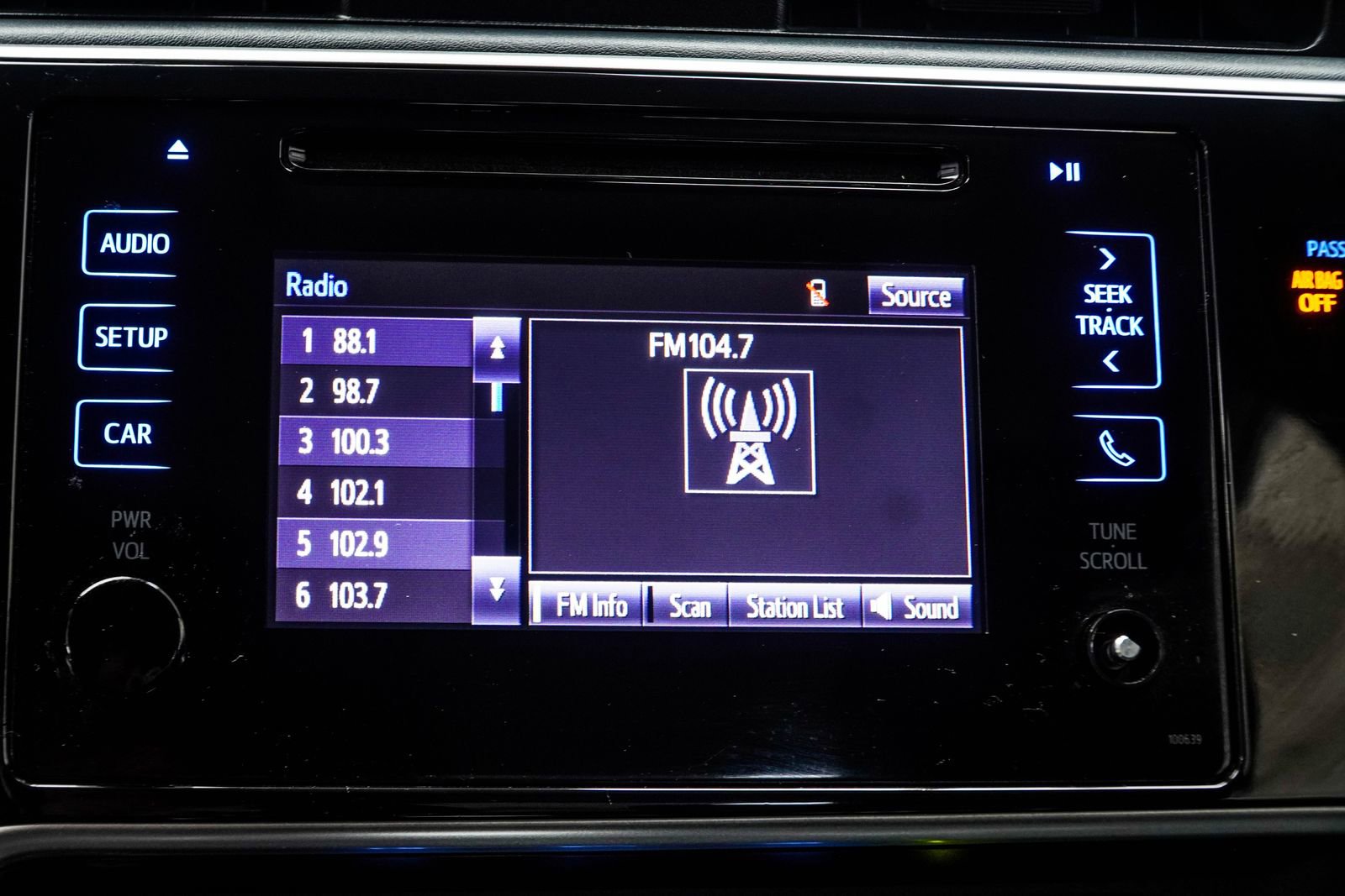 Used 2018 Toyota Corolla SE image 26