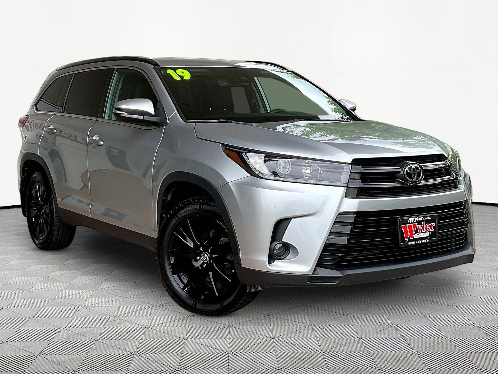 Used 2019 Toyota Highlander SE AWD/4WD image 3