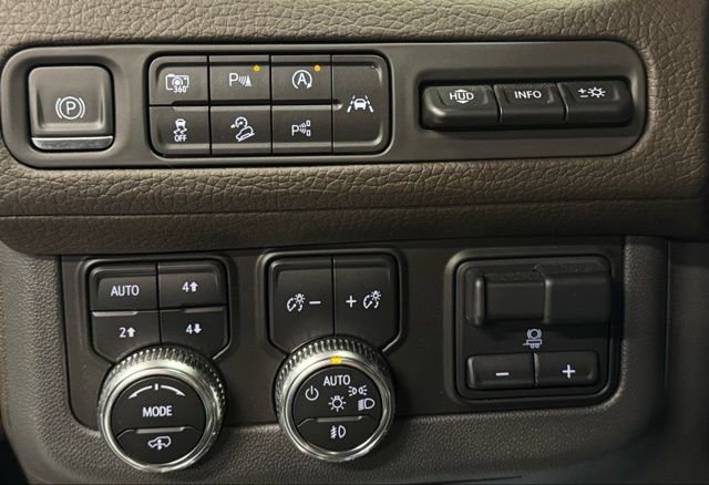 Used 2024 GMC Yukon Denali w/ Denali Reserve Package image 26