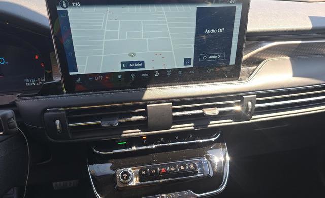 Used 2025 Lincoln Corsair Grand Touring w/ Equipment Group 301A AWD/4WD image 8