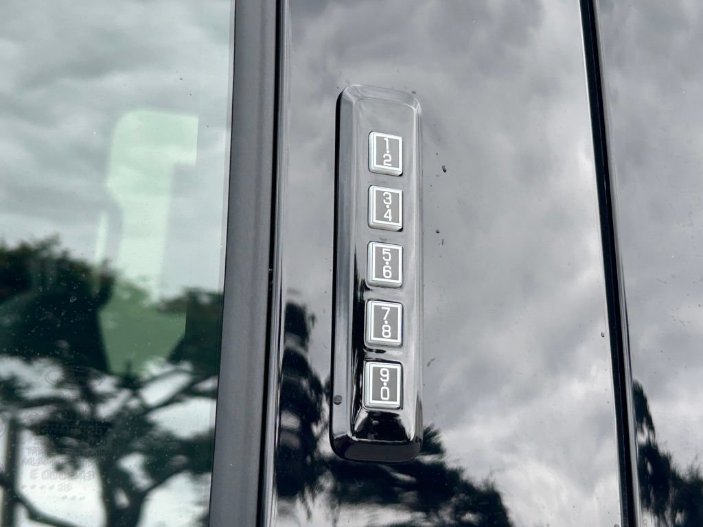 New 2026 Ford F250 Lariat w/ Black Appearance Package AWD/4WD image 17