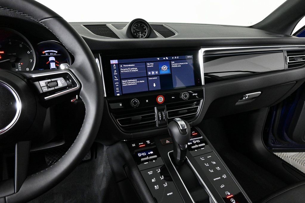 Used 2025 Porsche Macan image 13