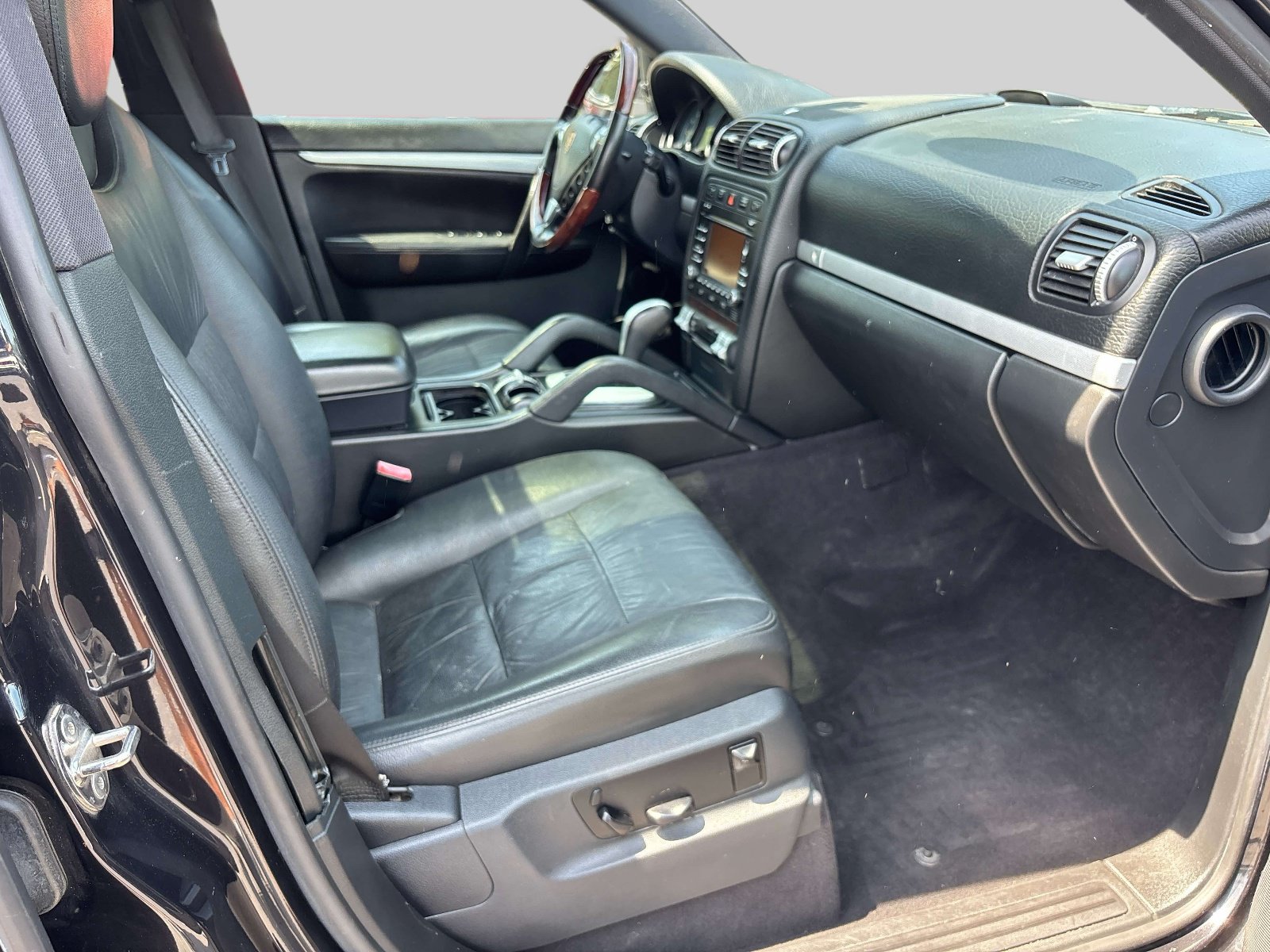 Used 2010 Porsche Cayenne AWD/4WD image 13