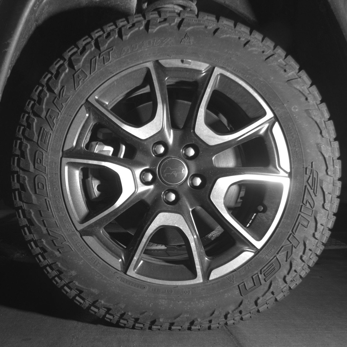 Used 2025 Jeep Compass Trailhawk image 12