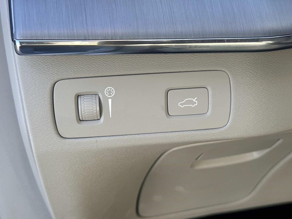 Used 2021 Volvo XC90 T5 Momentum w/ Climate Package image 23