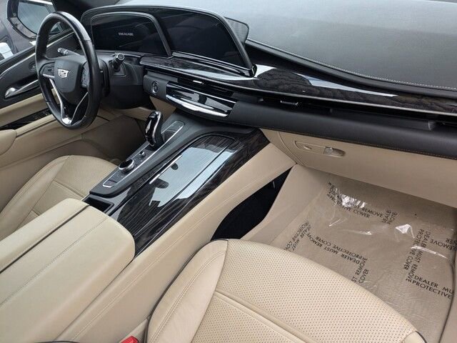 Used 2021 Cadillac Escalade Premium Luxury image 37