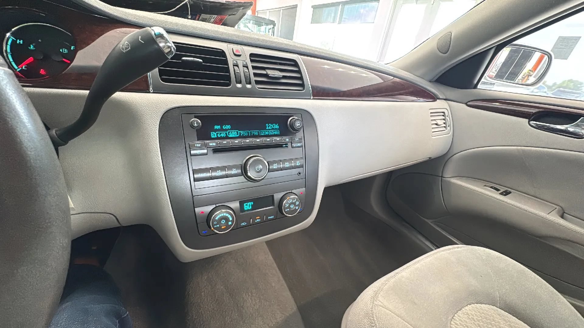 Used 2010 Buick Lucerne CX FWD image 58