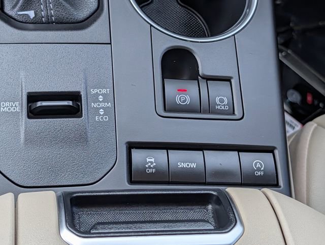 Used 2022 Toyota Highlander XLE FWD image 15