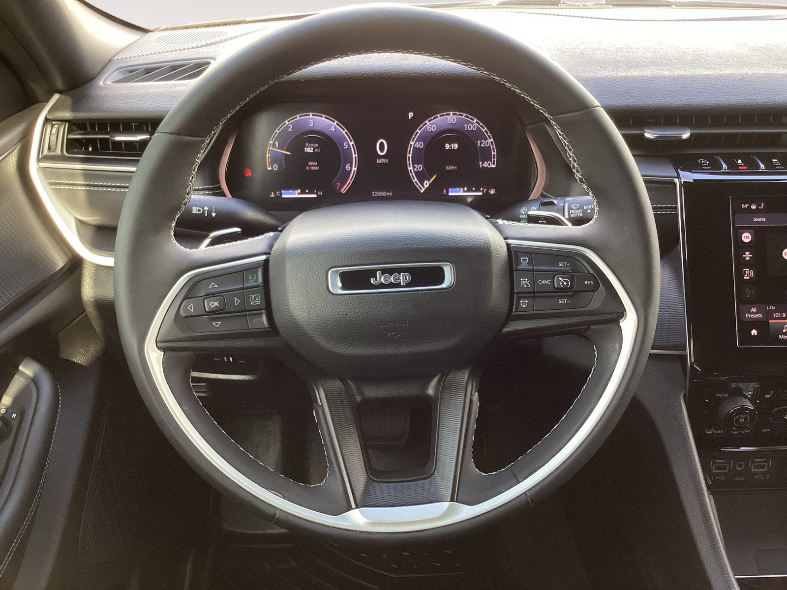 Used 2023 Jeep Grand Cherokee L Laredo AWD/4WD image 18