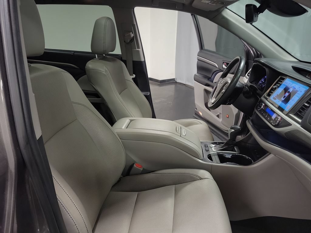 Used 2019 Toyota Highlander Limited Platinum AWD/4WD image 34