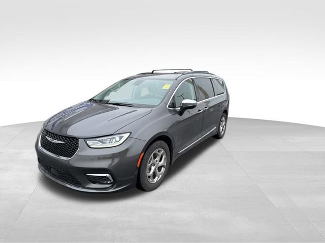 Used 2023 Chrysler Pacifica Limited image 3