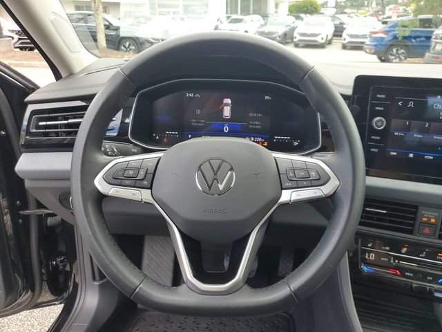 Used 2025 Volkswagen Jetta SE w/ Sunroof Package FWD image 31