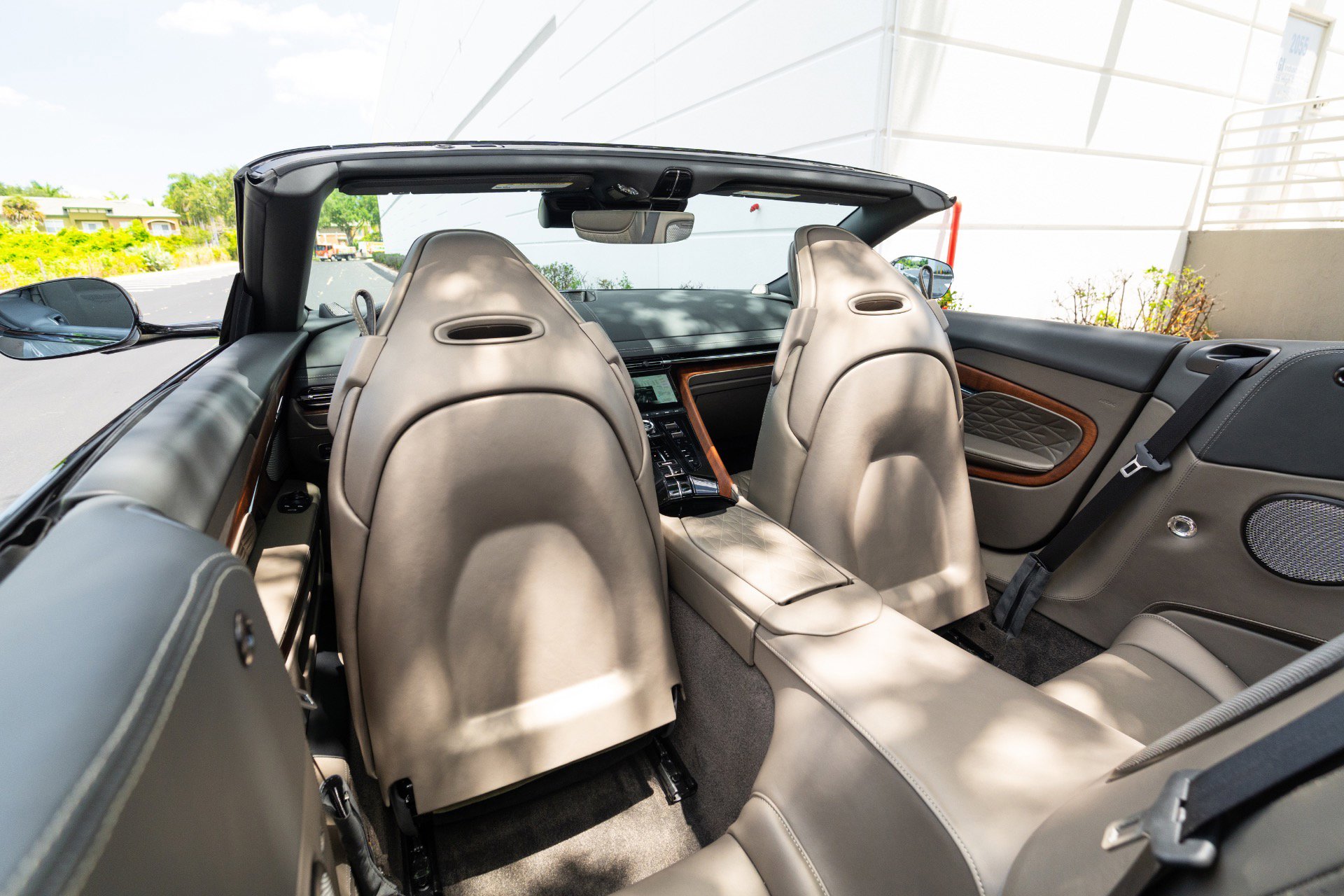 Used 2024 Aston Martin DB12 Convertible RWD image 76