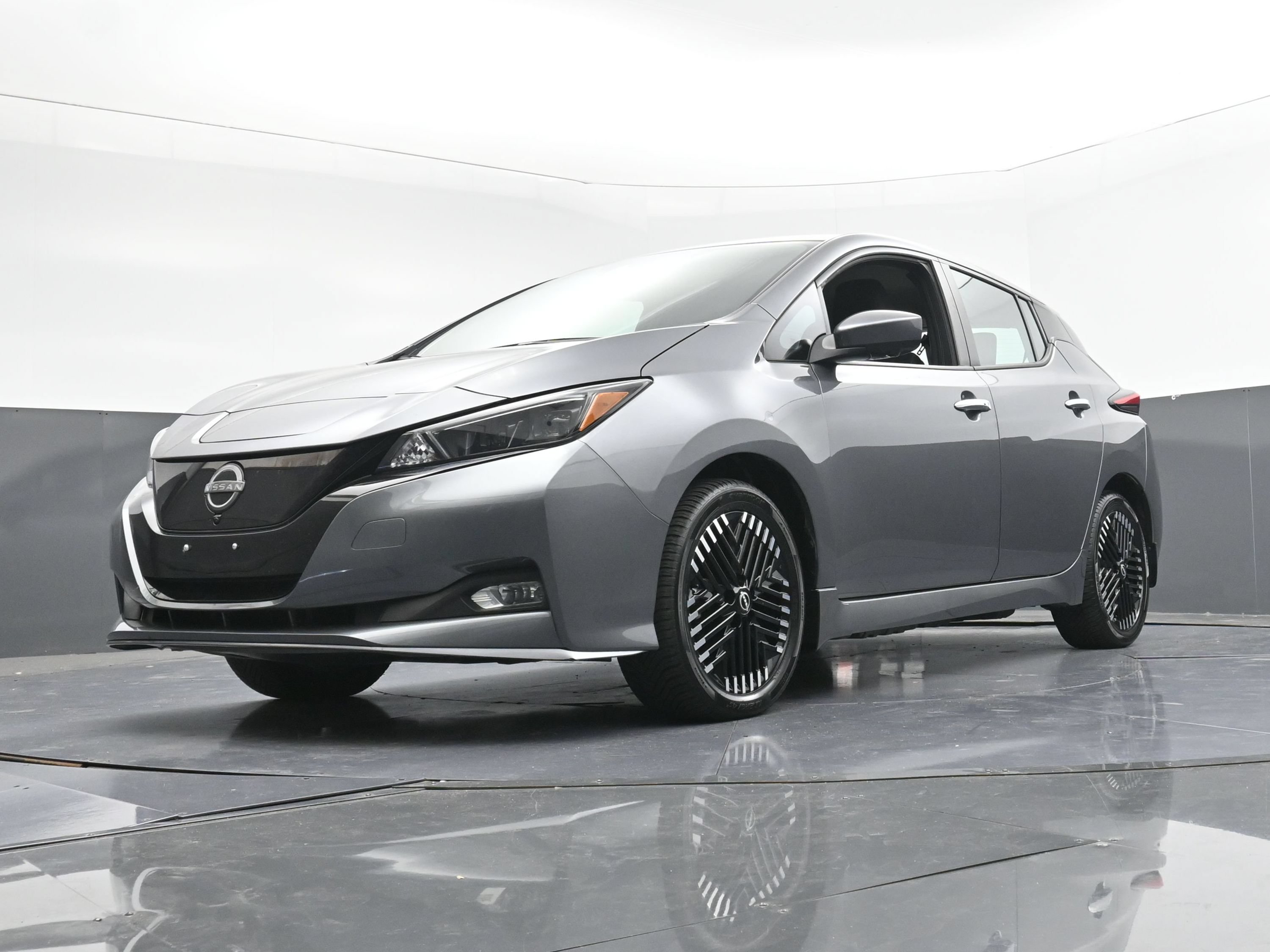 Used 2025 Nissan Leaf SV Plus FWD image 26