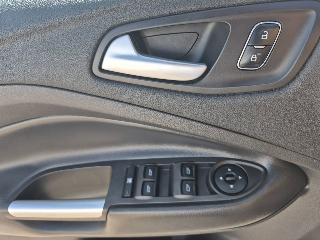 Used 2017 Ford Escape SE w/ SE Cold Weather Package image 8