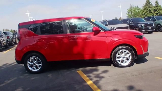 Certified 2025 Kia Soul LX w/ LX Technology Package FWD image 4