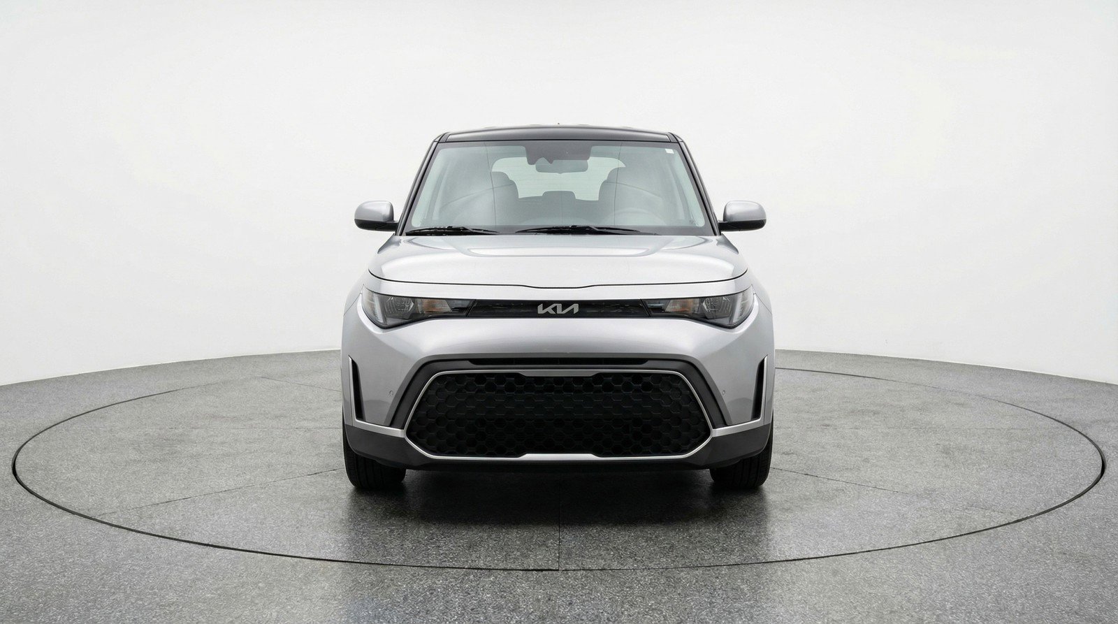 Used 2025 Kia Soul LX w/ LX Technology Package FWD image 2