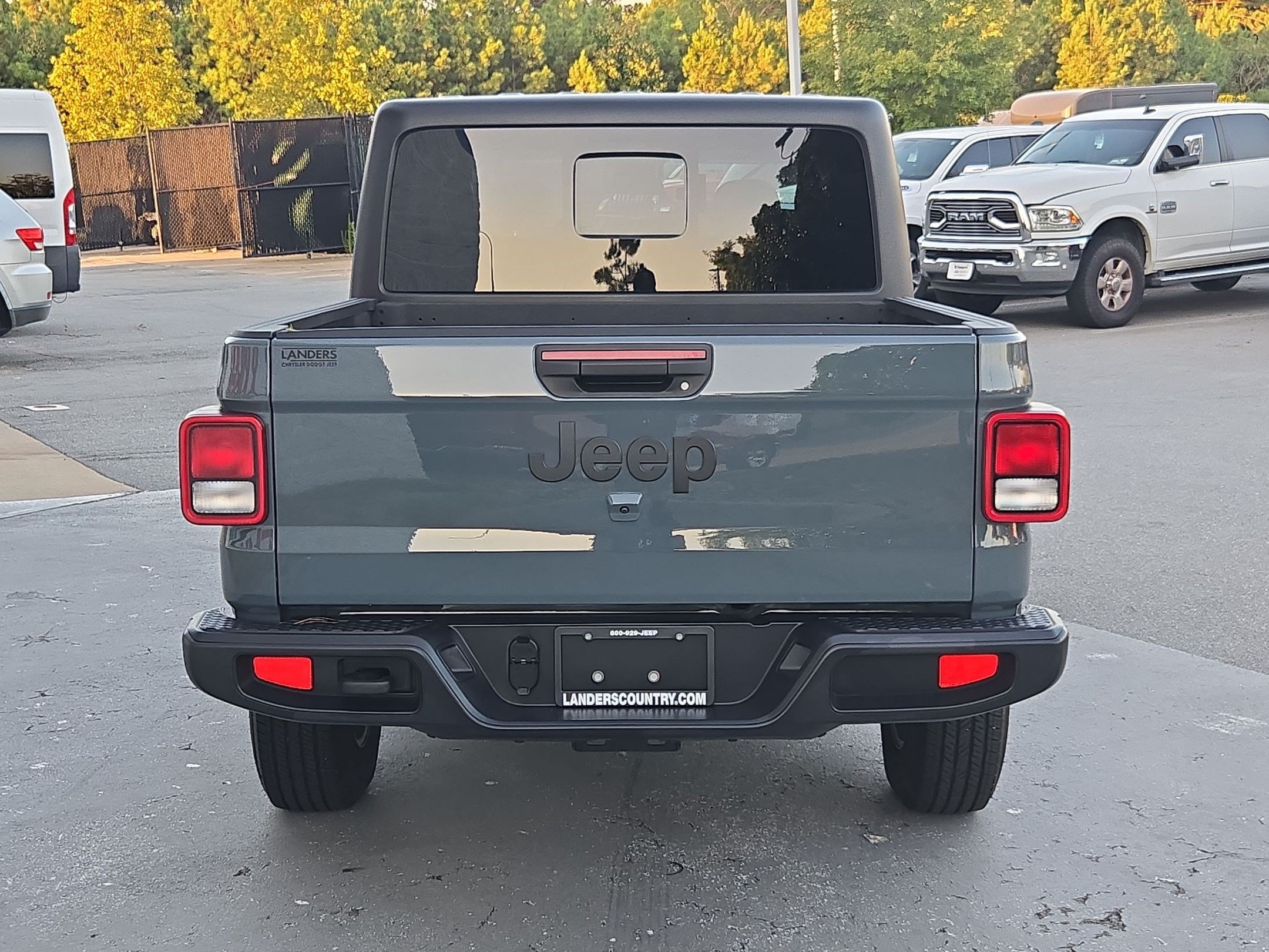 Used 2025 Jeep Gladiator Sport AWD/4WD image 6