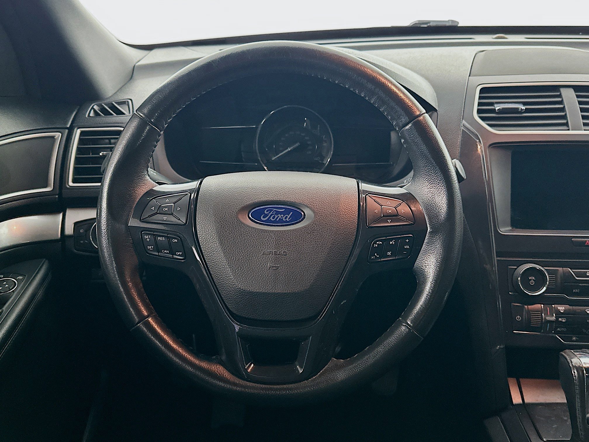 Used 2017 Ford Explorer XLT w/ Equipment Group 201A image 17