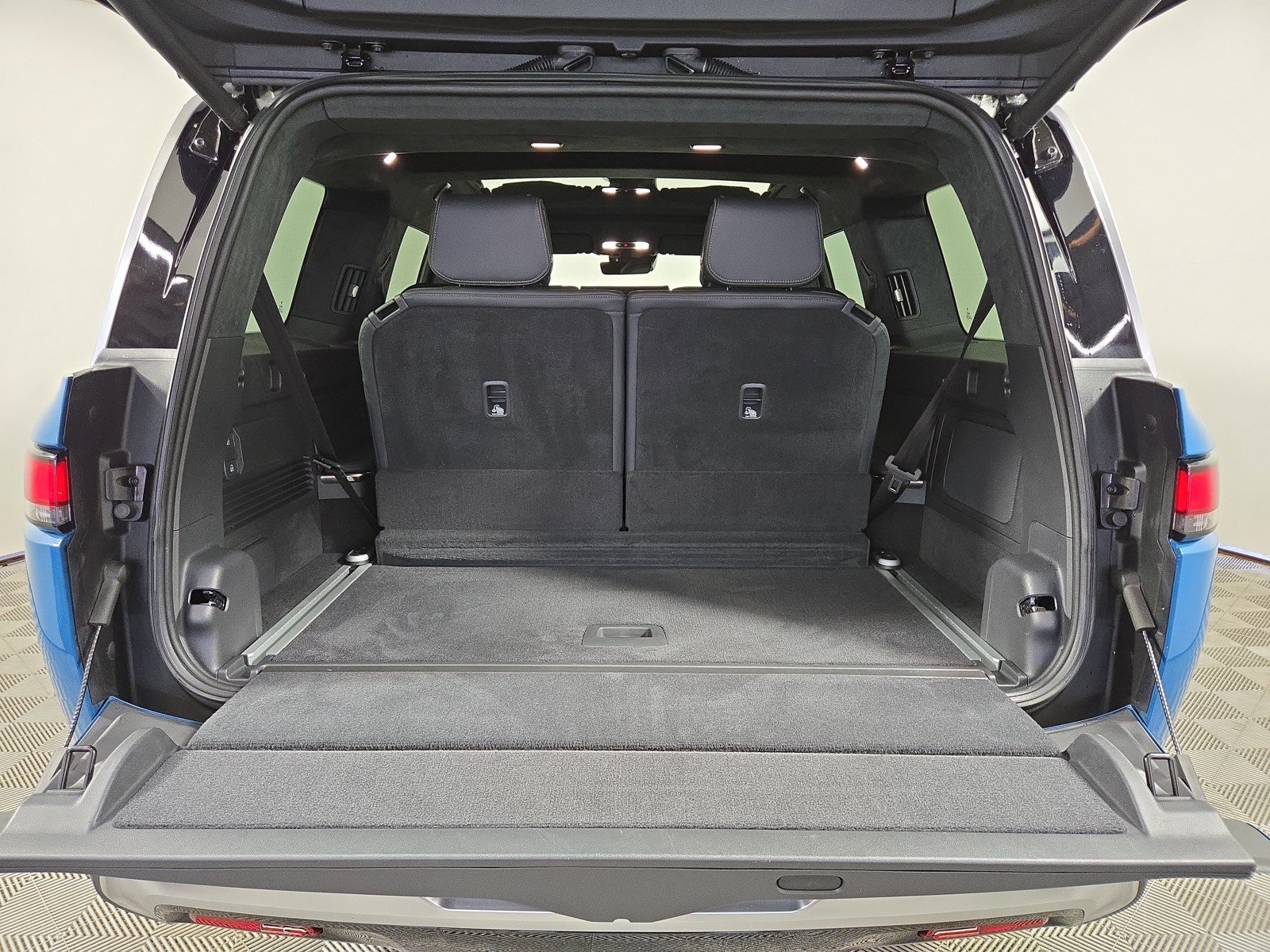Used 2023 Rivian R1S Adventure AWD/4WD image 15