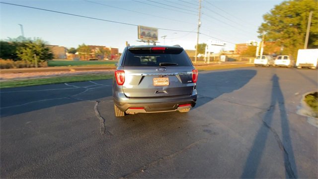 Used 2019 Ford Explorer XLT image 7