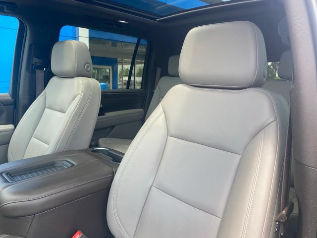 Used 2022 Chevrolet Suburban LT w/ Luxury Package AWD/4WD image 12