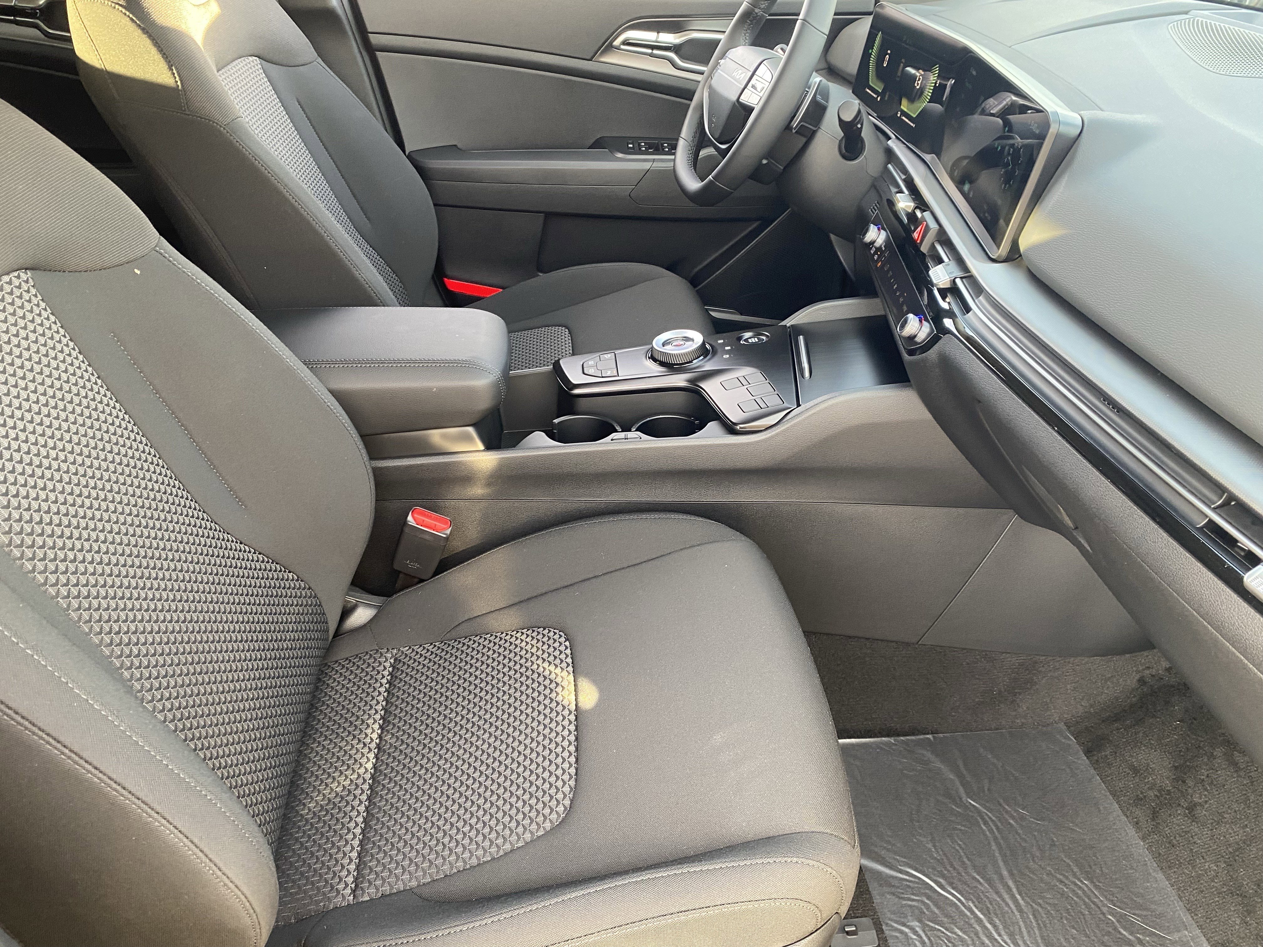 New 2026 Kia Sportage LX image 9