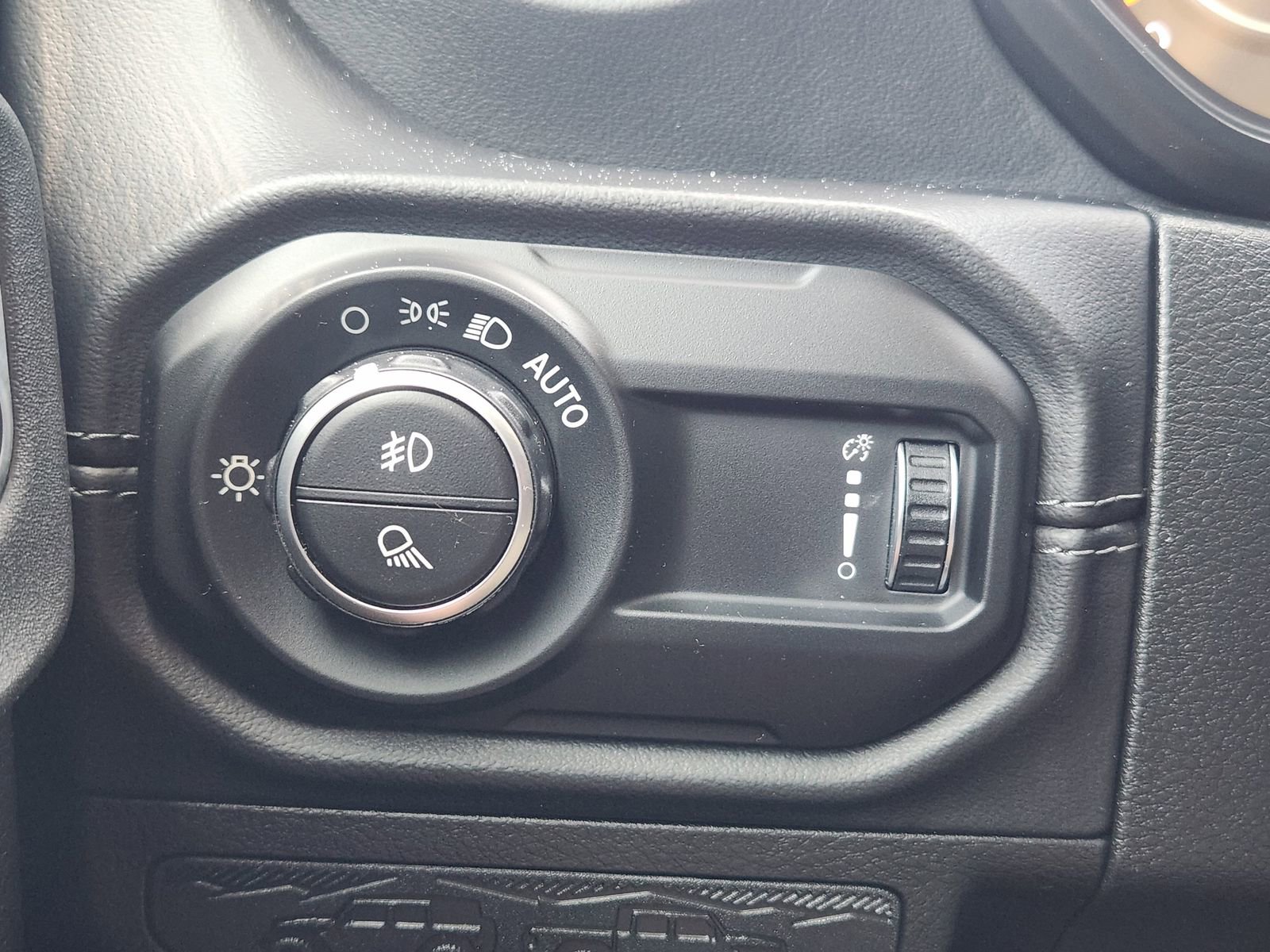 Used 2024 Jeep Gladiator Sport AWD/4WD image 25
