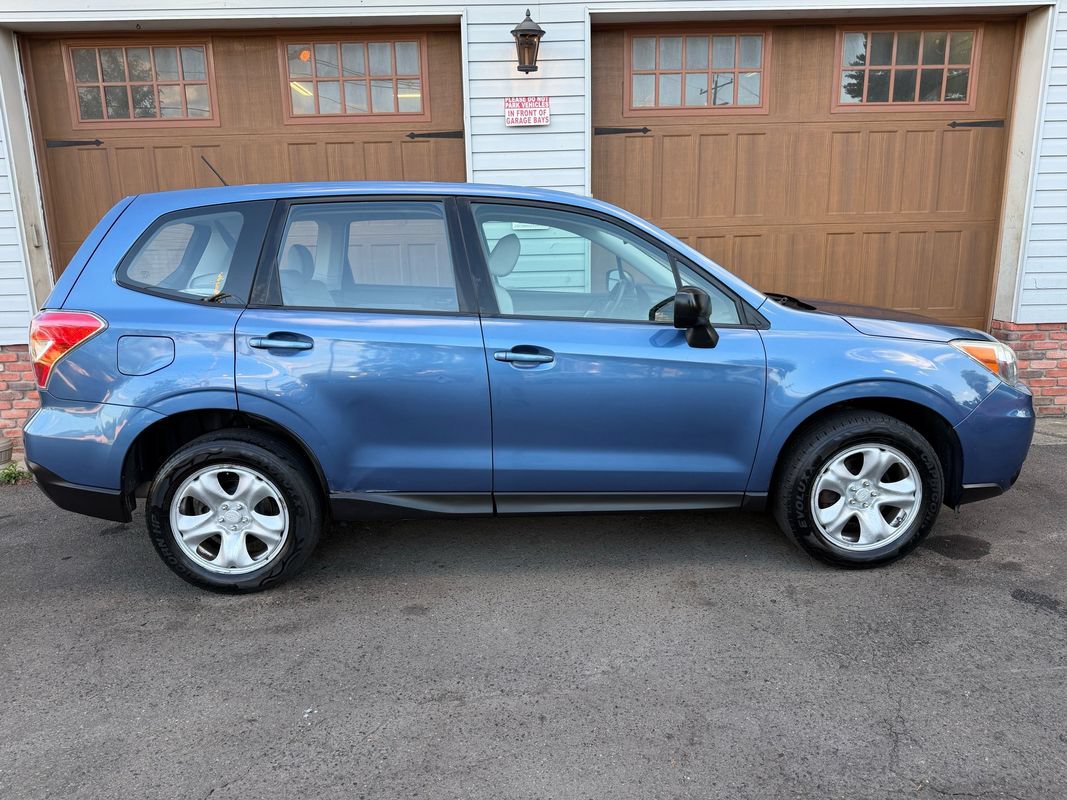 Used 2015 Subaru Forester 2.5i AWD/4WD image 2