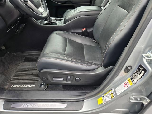 Certified 2017 Toyota Highlander Limited AWD/4WD image 19