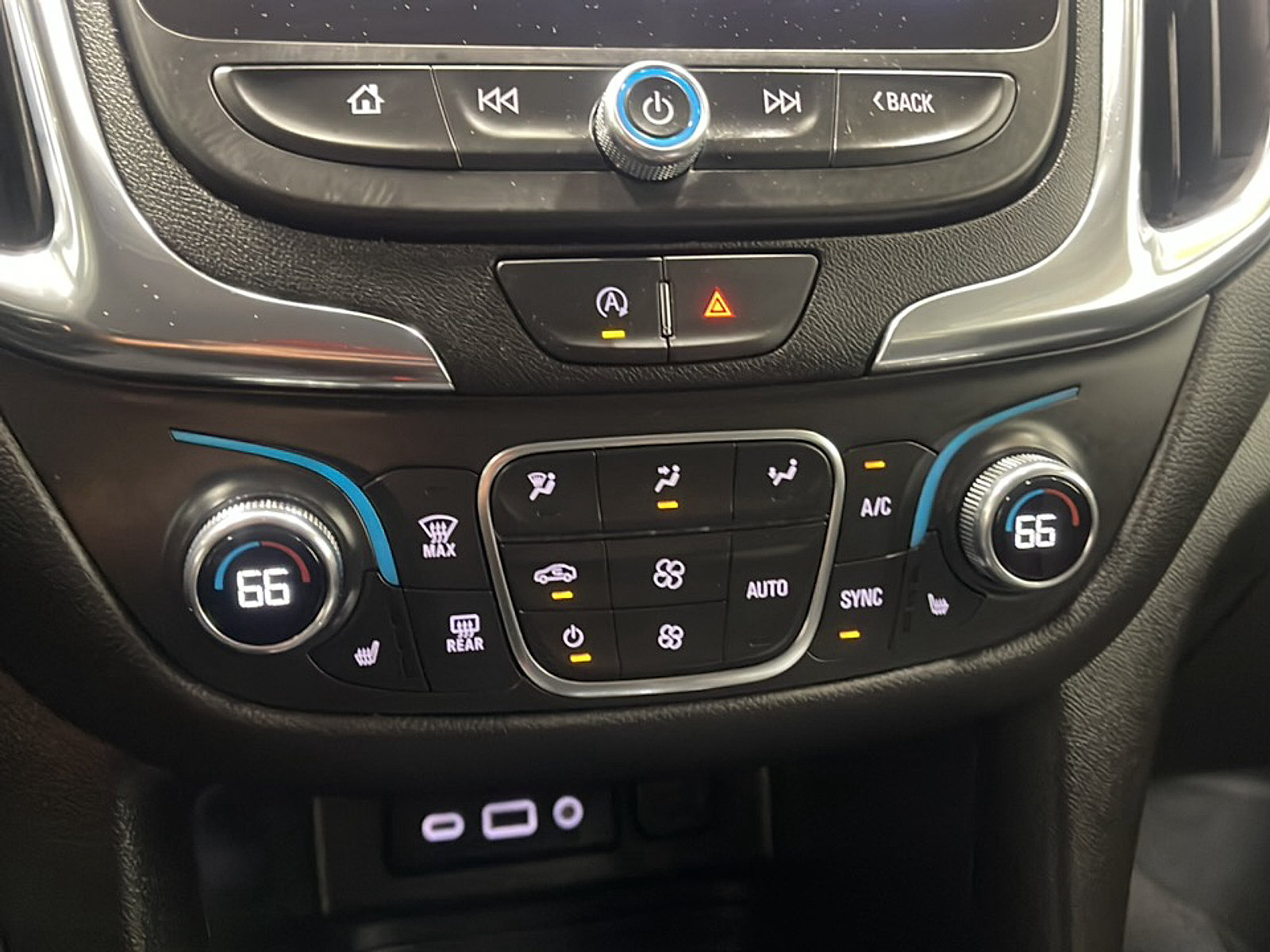 Used 2024 Chevrolet Equinox LT FWD image 11