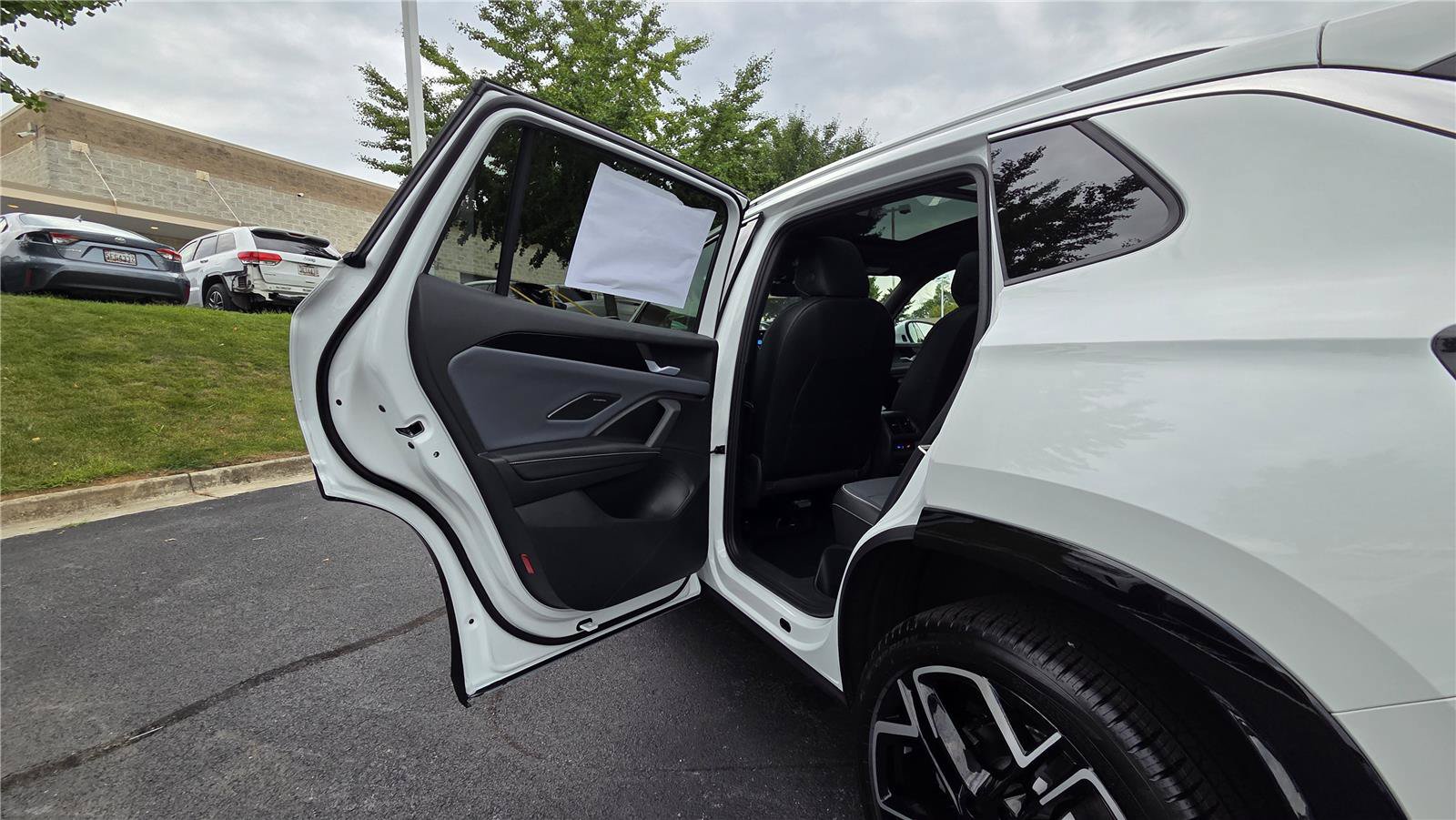 New 2026 Volkswagen Tiguan SEL R-Line AWD/4WD image 25