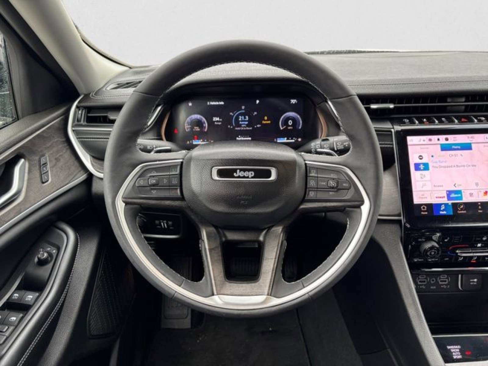 Used 2024 Jeep Grand Cherokee Limited w/ Black Appearance Package image 14