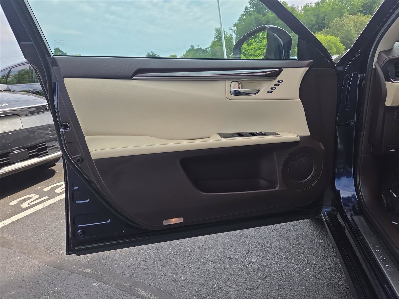 Used 2017 Lexus ES 350 w/ Navigation System Package FWD image 13