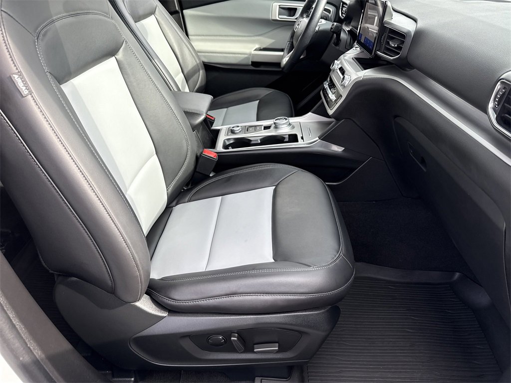 Used 2023 Ford Explorer XLT w/ Equipment Group 202A image 13