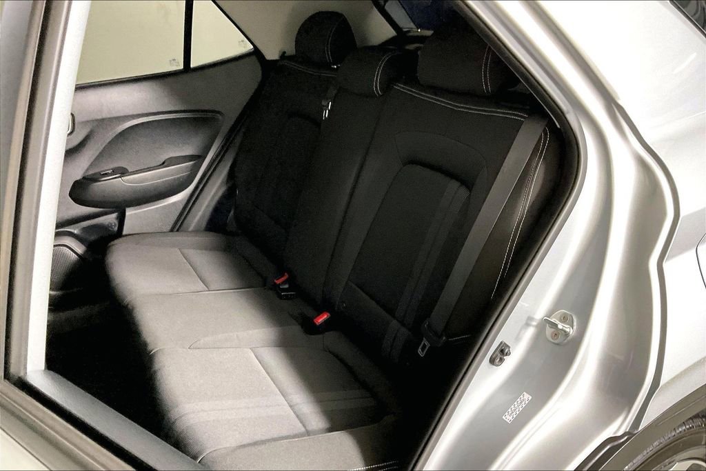 Used 2022 Hyundai Venue SEL image 25