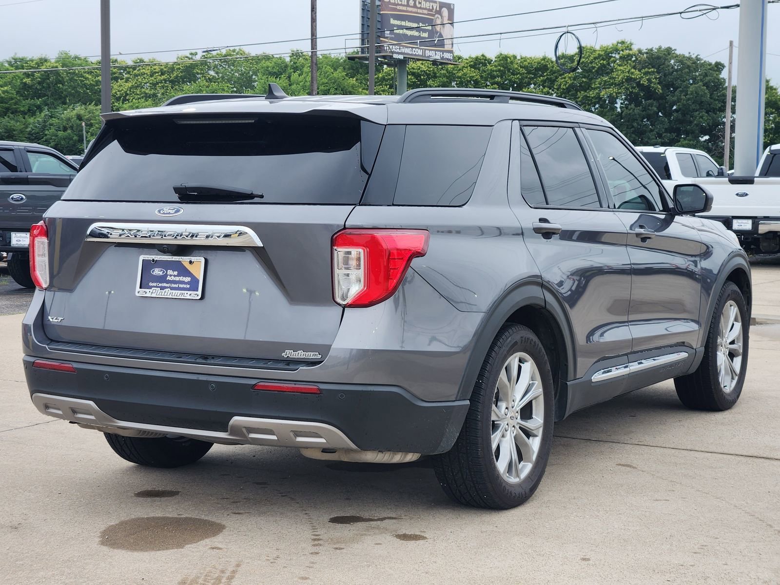 Used 2022 Ford Explorer XLT w/ Equipment Group 202A RWD image 5