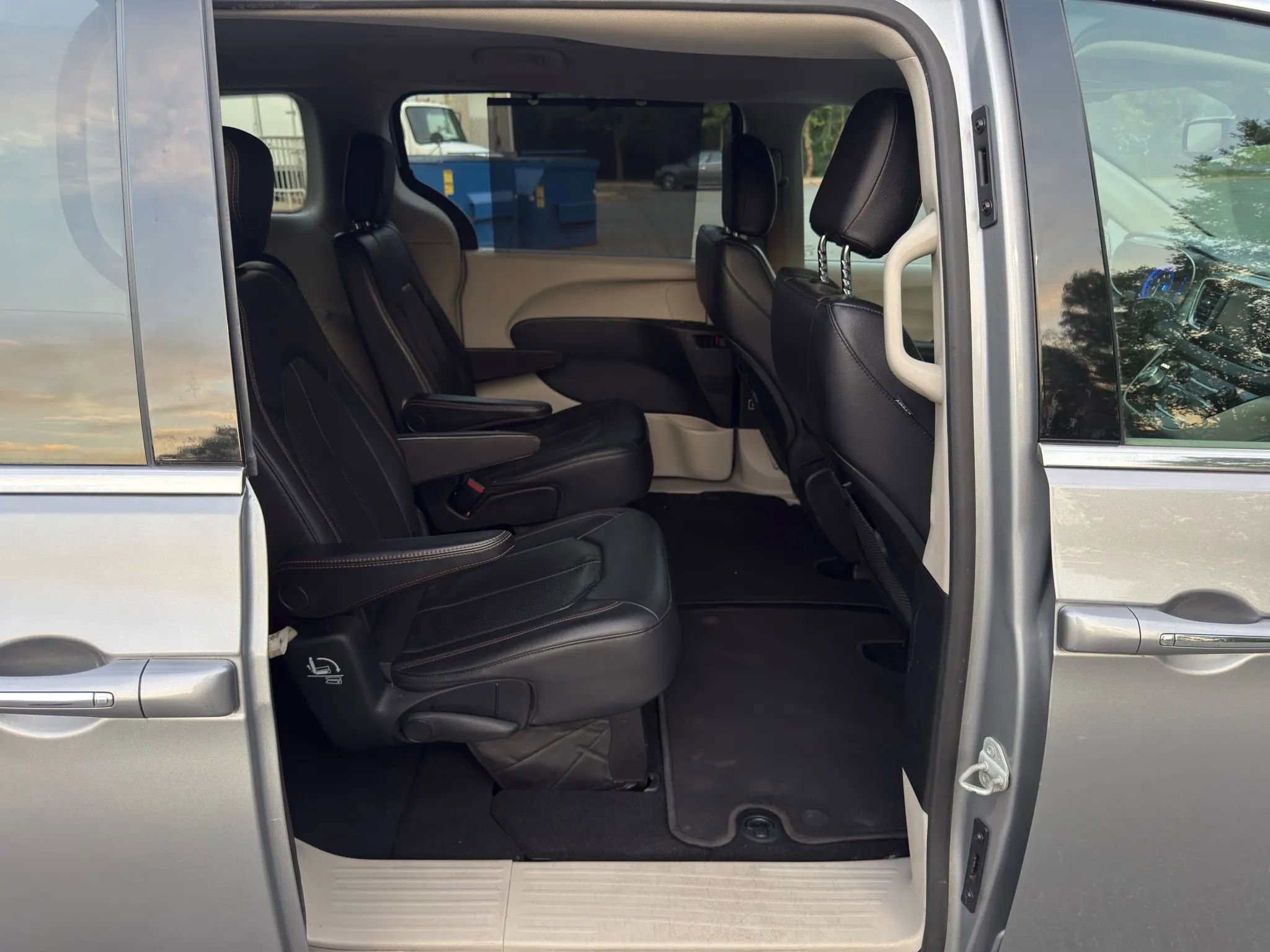 Used 2020 Chrysler Pacifica Touring-L image 27
