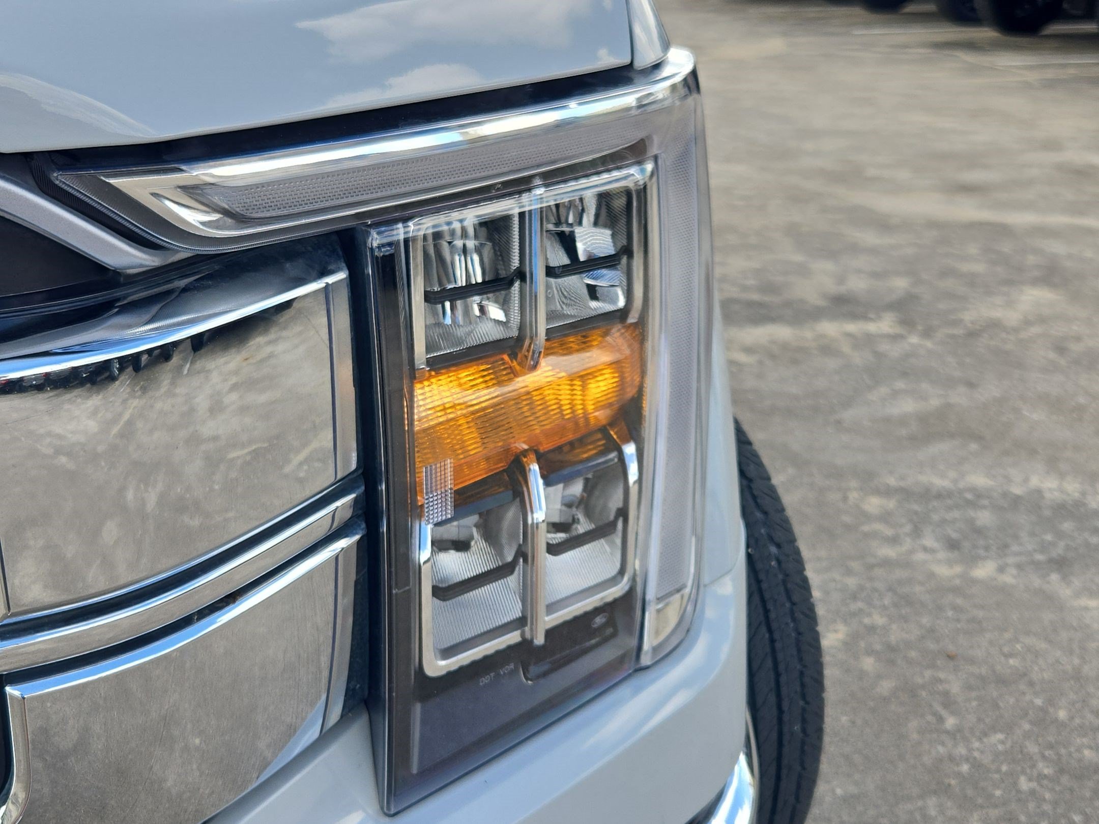 Used 2023 Ford F150 Lariat RWD image 12