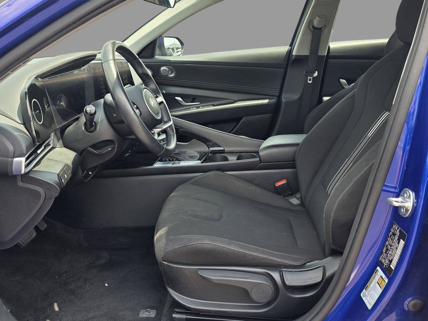 Used 2025 Hyundai Elantra SEL FWD image 21