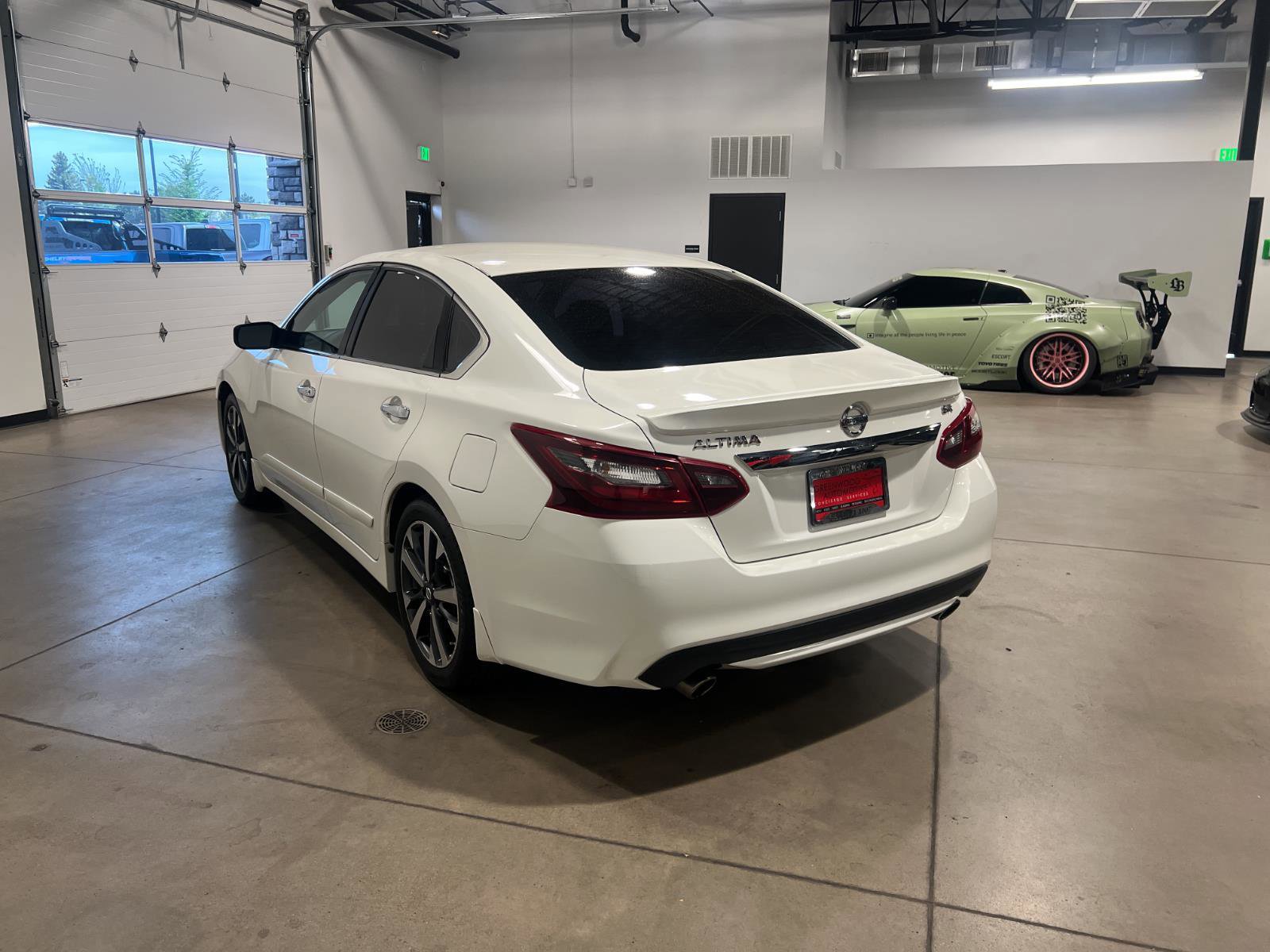 Used 2017 Nissan Altima 2.5 SR w/ LED Appearance Package image 5