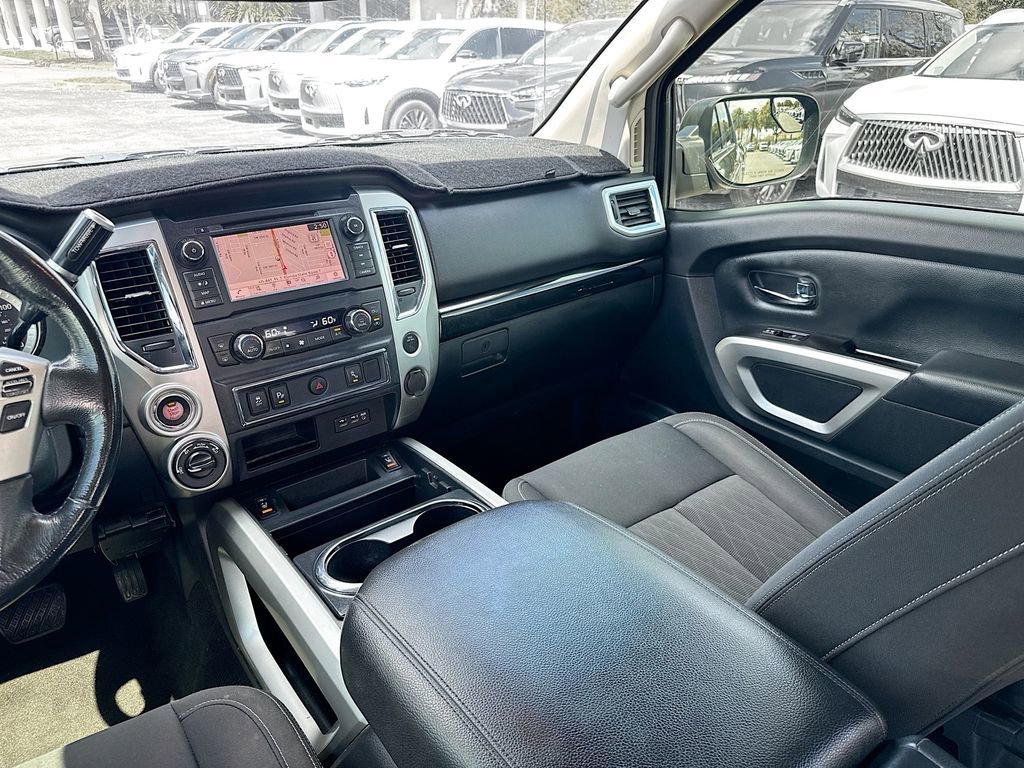 Used 2019 Nissan Titan SV w/ SV Convenience Package image 24