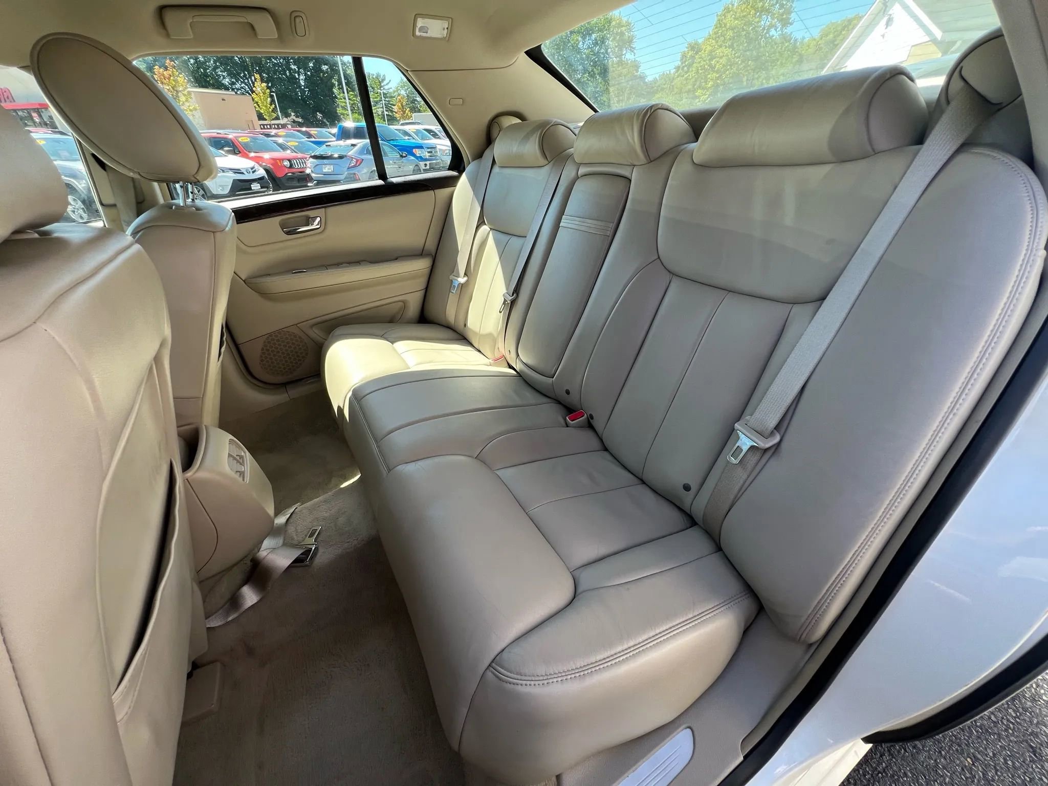 Used 2009 Cadillac DTS w/ Trunk Convenience Package FWD image 25