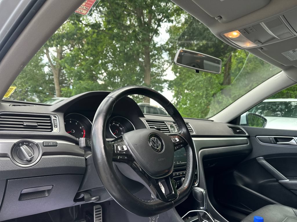 Used 2017 Volkswagen Passat 1.8T R-Line w/ R-Line Lighting Package FWD image 11