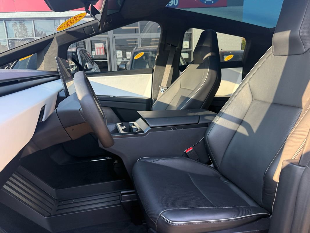 Used 2024 Tesla Cybertruck AWD Crew Cab image 15